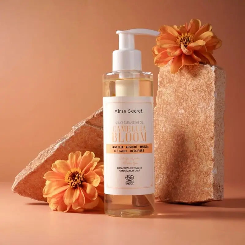 Alma Secret ”Oil To Milk” -meikinpoistoöljy, Camellia Bloom, 200 ml