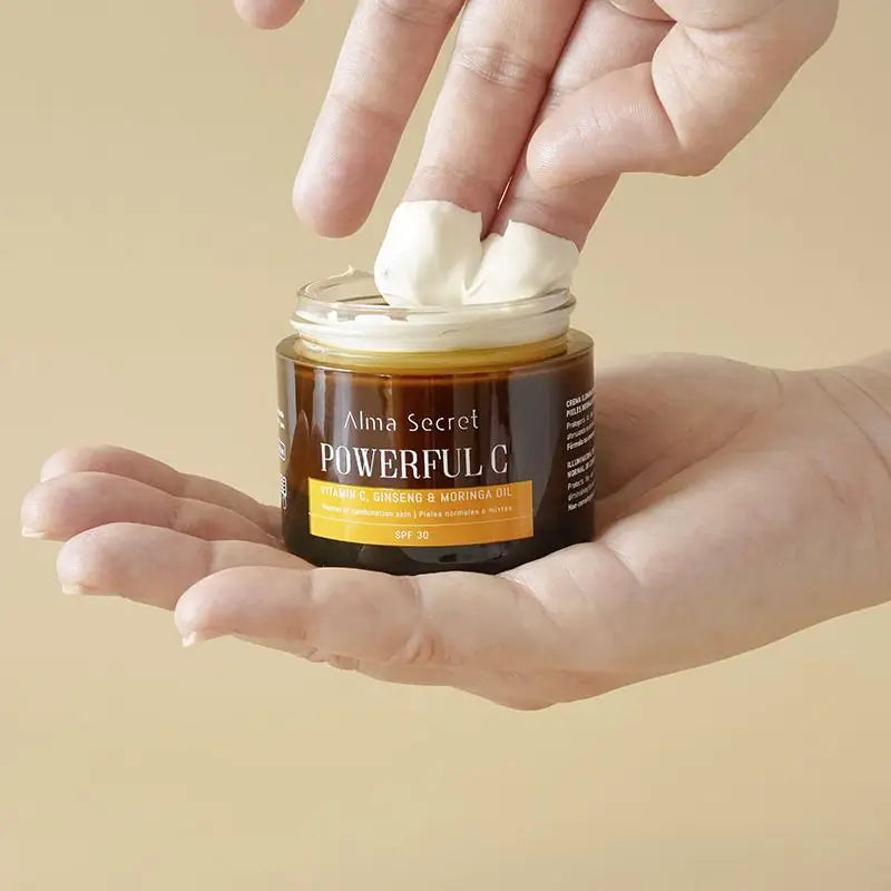 Alma Secret Powerful C – sisältää C-vitamiinia, ginsengiä ja moringaa. SPF 30