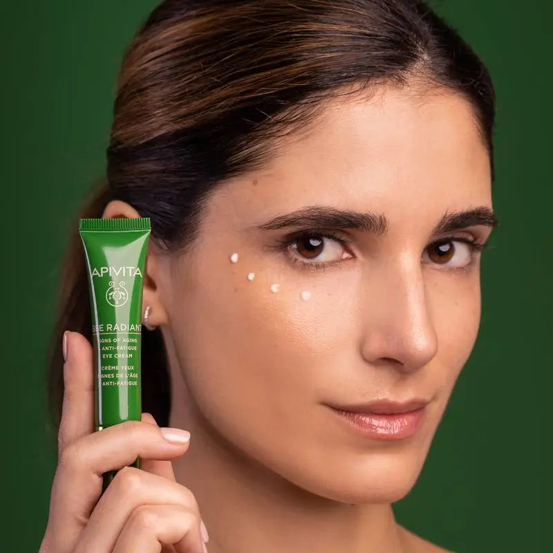 APIVITA Bee Radiant silmänympärysvoide ikääntymisen merkkejä ja väsymystä vastaan 15 ml