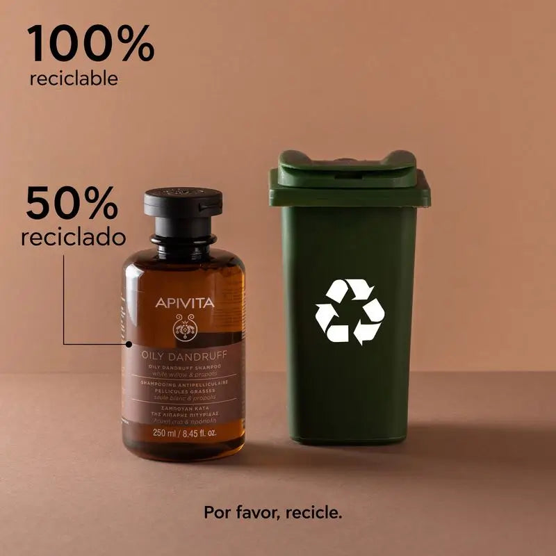 APIVITA Rasvaisen päänahan hilseä vastaan tarkoitettu shampoo, jossa on valkopaju ja propolis, 250 ml