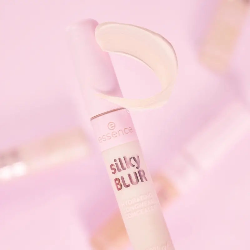 Essence Silky Blur pitkäkestoinen kosteuttava peitevoide 20, 10 ml