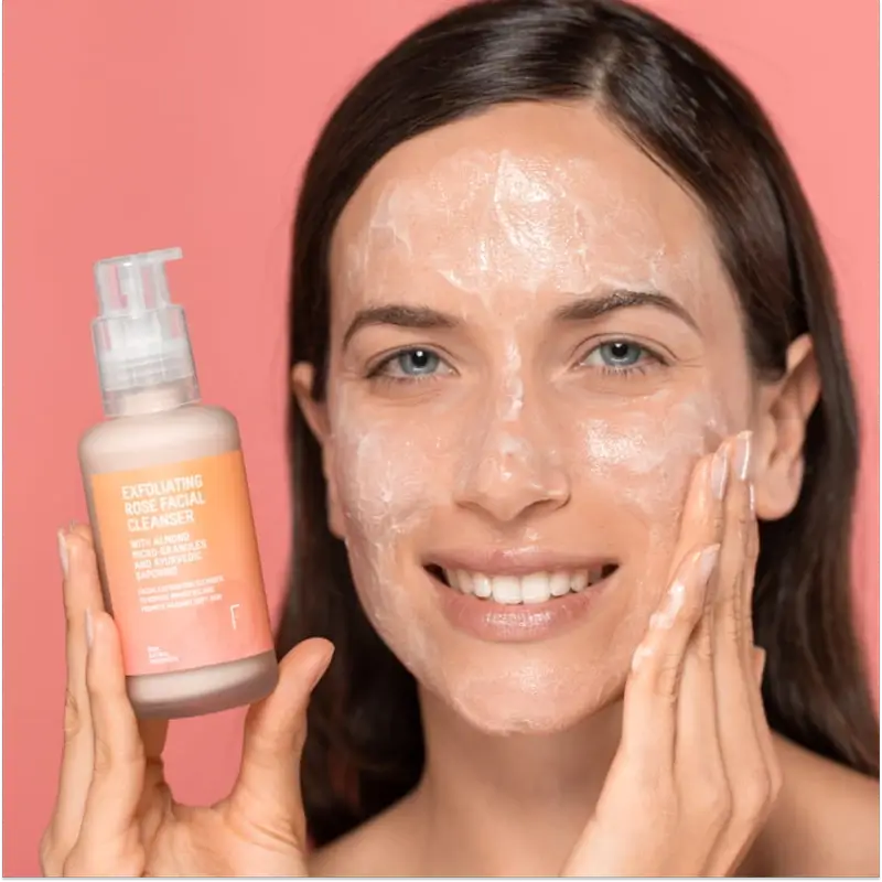Freshly Exfoliating Rose -kasvopuhdistusaine 100 ml