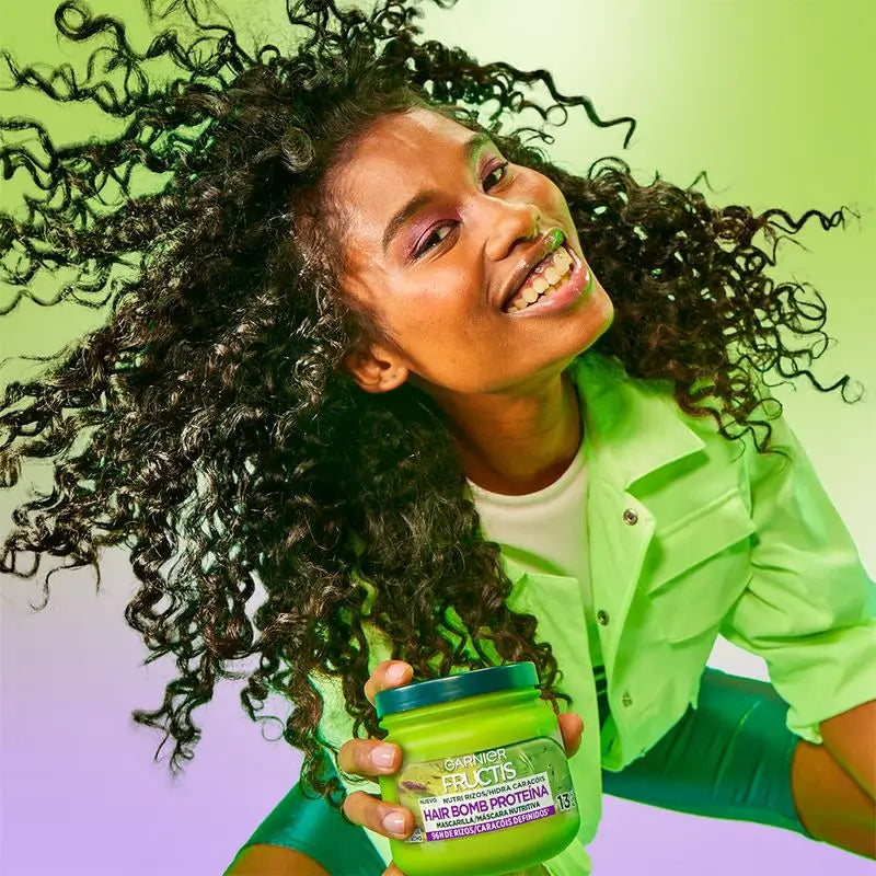 Garnier Fructis Nutri Rizos Hair Bomb -proteiinipitoinen ravitseva hiusnaamio, jossa on pistaasiöljyä, 320 ml.