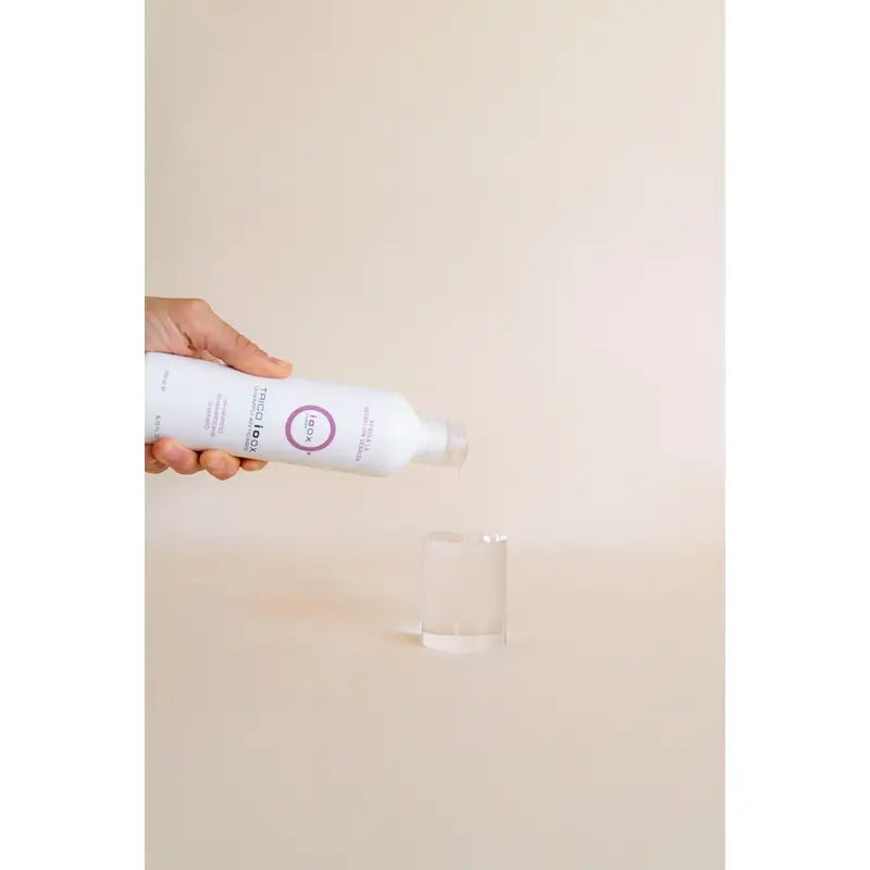 Ioox Tricoioox kuivan hilseen hoitoon tarkoitettu shampoo, 250 ml