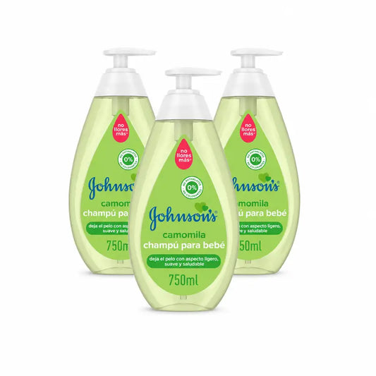 Johnson's Baby Kamomilla-shampoo, päivittäiseen käyttöön, puhdistaa ja pehmentää, sulfaattivapaa, koko perheelle, 3 x 750 ml:n pakkaus