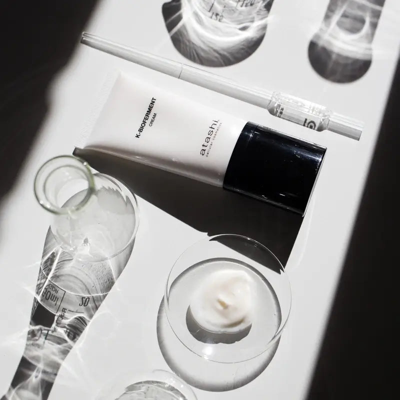 Atashi K-Bioferment Therapy Skin Booster -päivävoide ja meikkipohja 50 ml