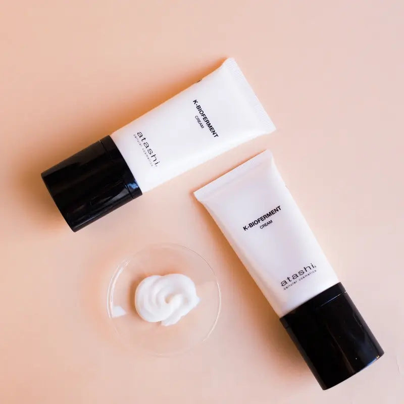 Atashi K-Bioferment Therapy Skin Booster -päivävoide ja meikkipohja 50 ml